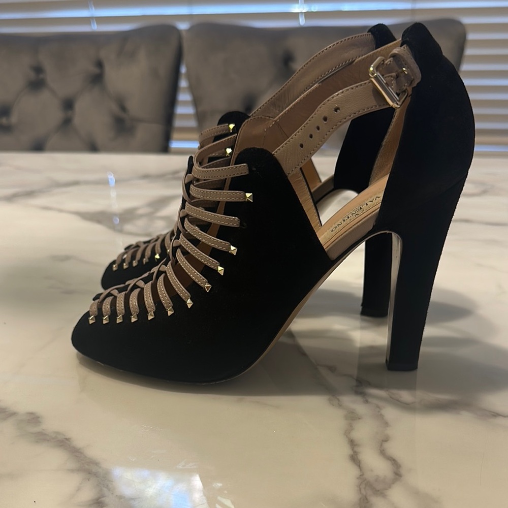 Valentino Black and Tan Heels with Intricate Design - Picture 4 of 7